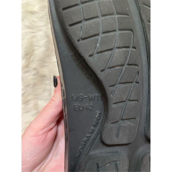 OOFOS Oocloog Clogs Sandals Mules Black Womens 11 Mens 9 Slip On Comfort - Picture 8 of 8